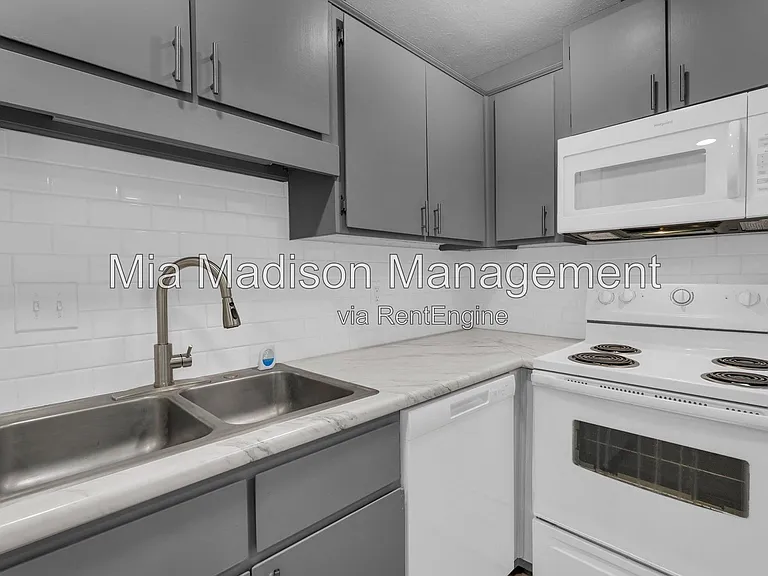 111 E Mell St #16 — Photo 18