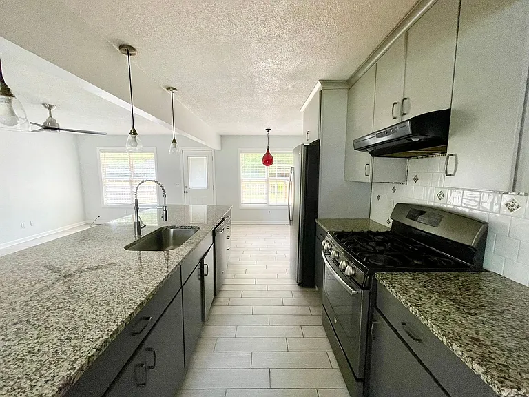 2112 Chandler Ave — Photo 8