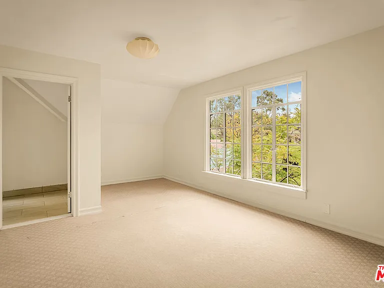 353 N Gunston Dr — Photo 29
