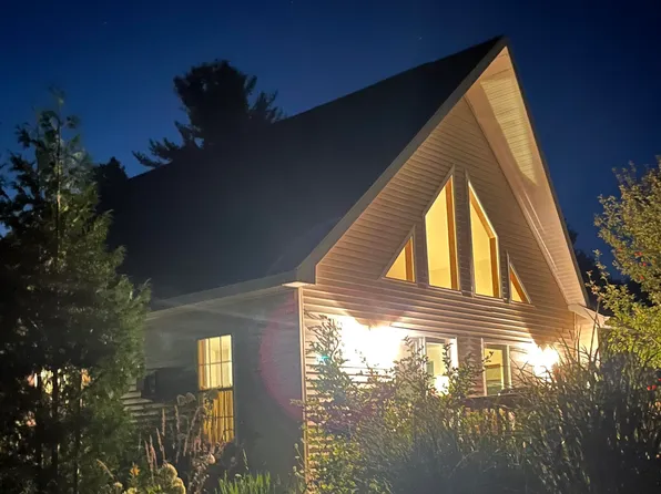 7735 Lagoon Dr, Alanson, MI 49706