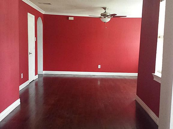 3rd image of 805 Palmetto Dr