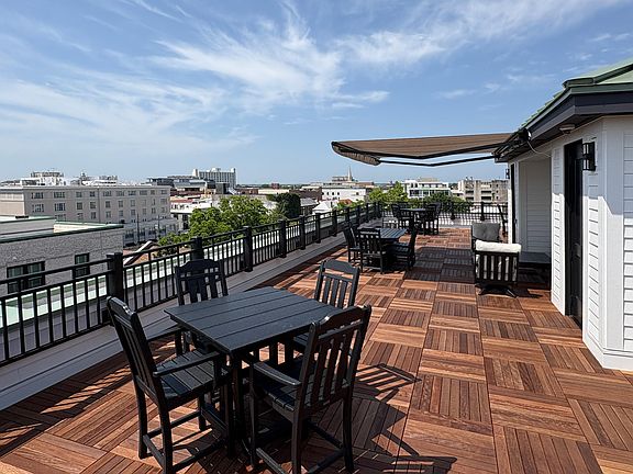 3rd image of 21 George St APT 105