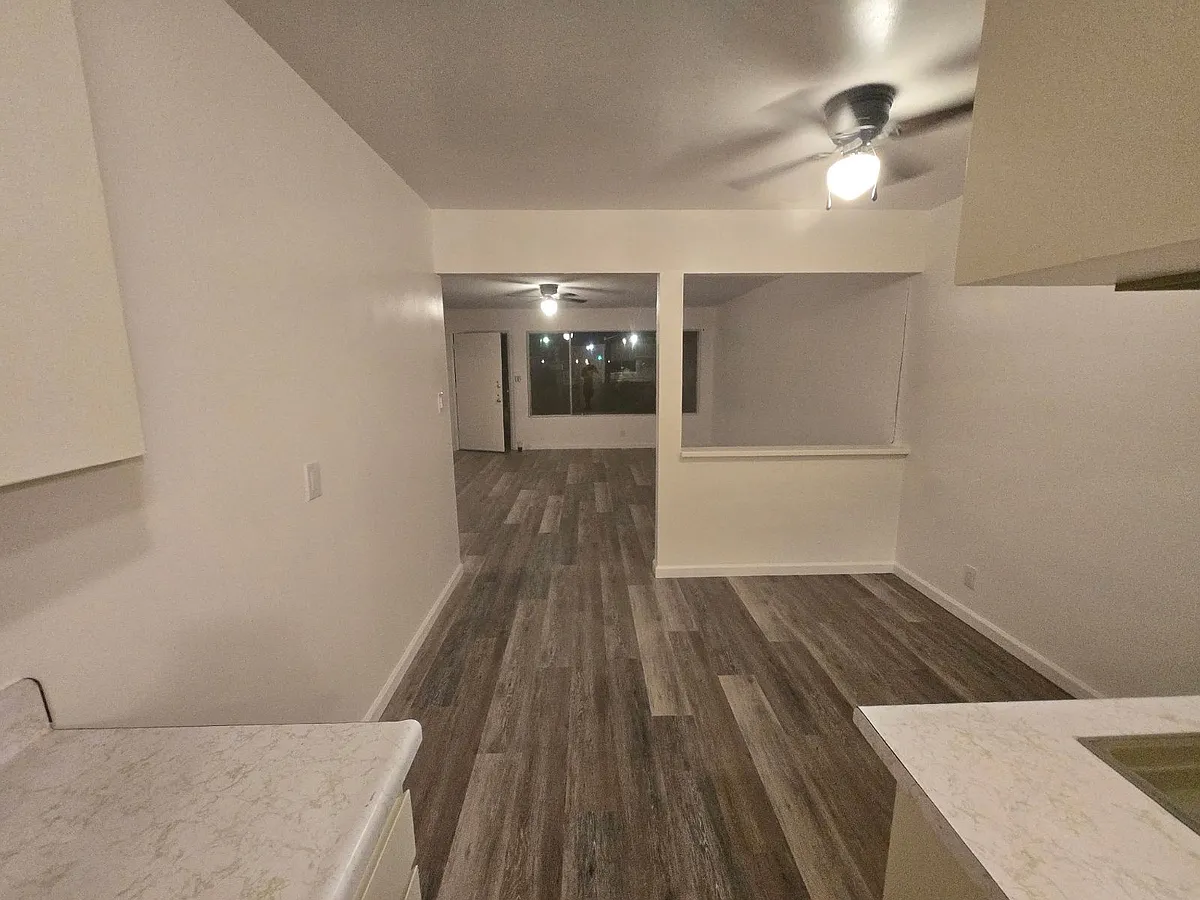 Building Photo - 3840 N Fruit Ave #8