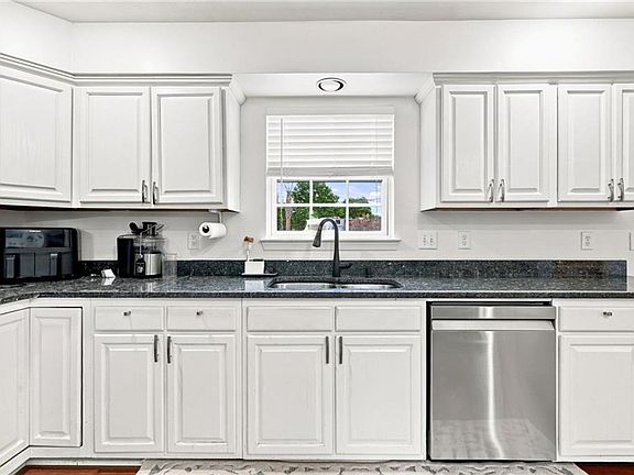 4th image of 801 Aston Pl