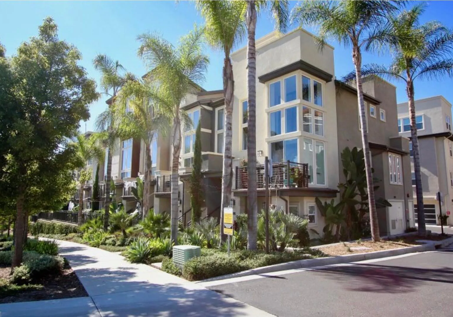 2 bed, 2.5 bath, 1452 sqft, $4,250 — Photo 4