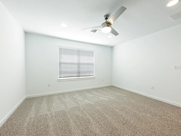 1804 Bonham Ln — Photo 8