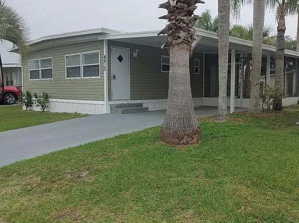 4810 Dove Dr, Zephyrhills, FL 33541