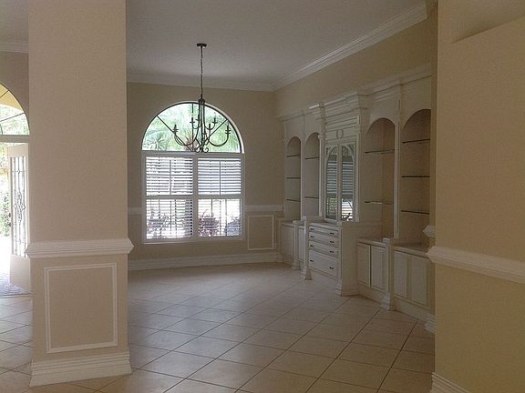 Formal Dining w/built in