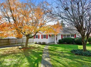 12 Woodcrest Rd, Norwalk, CT 06851