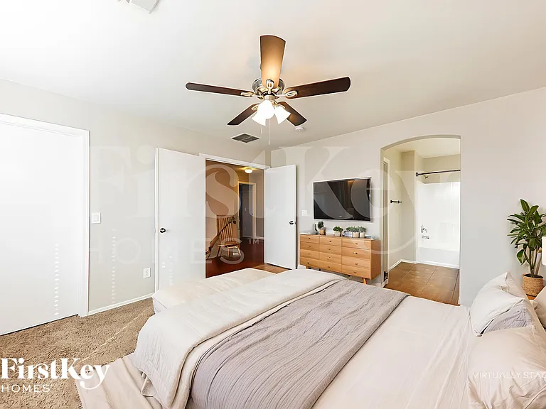 12807 W Voltaire Ave — Photo 12
