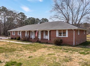 191 S Sioux Rd, Kilmarnock, VA 22482