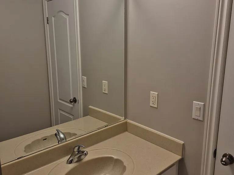 170 Tawny Cres — Photo 17