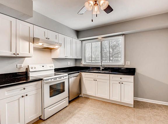 5th image of 4112 Cove Ln APT A