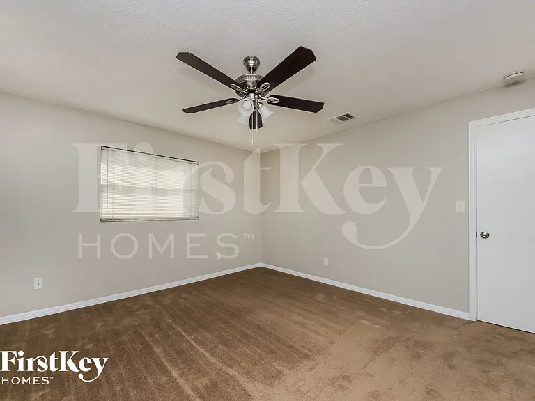 504 Saint Dunstan Way — Photo 13