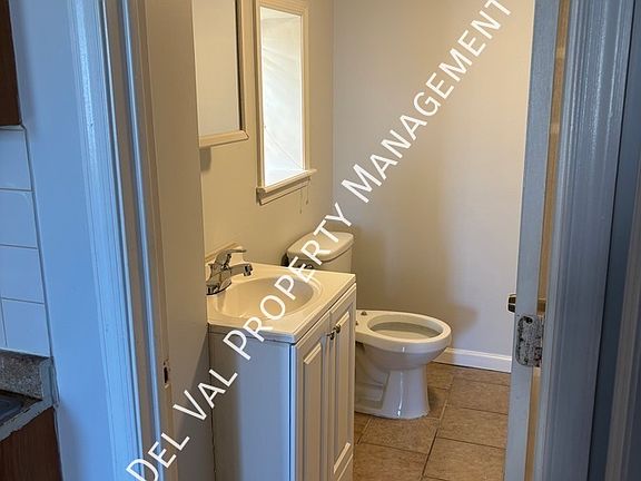 4th image of 2427 N 10th St Floor 2