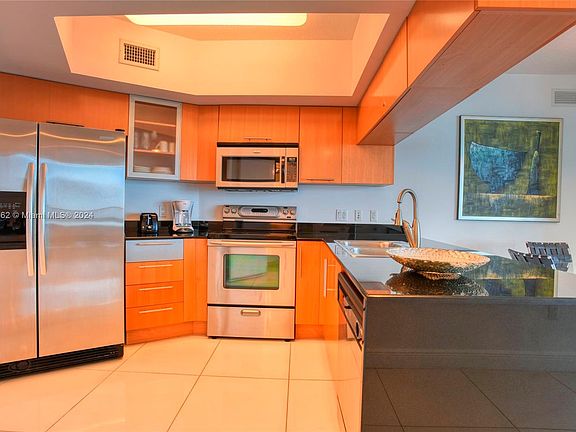 2nd image of 1750 N Bayshore Dr APT 5101