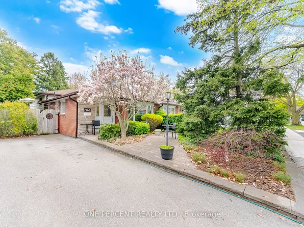 1968 Carrera Ln, Mississauga, ON L5J 1C5