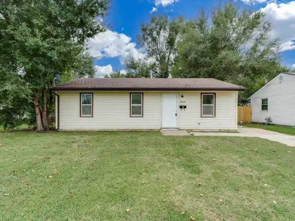 2229 E 53rd St S, Wichita, KS 67216