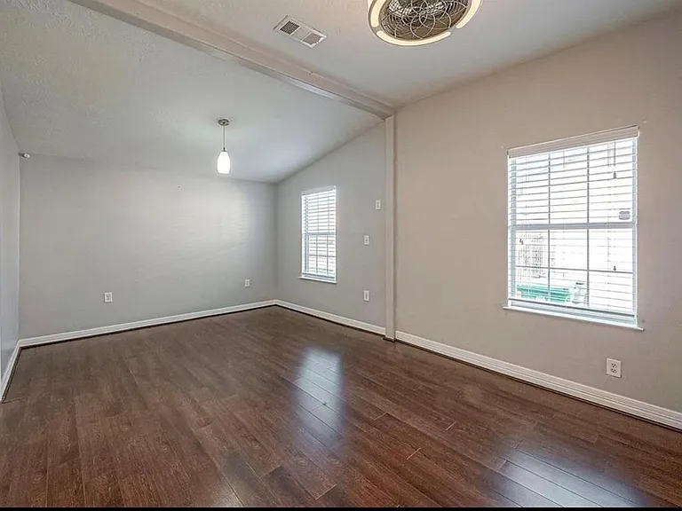 511 Bishop St — Photo 13