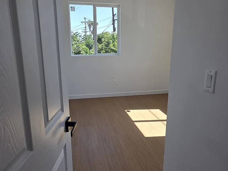 8722 Denver Ave #1/2 — Photo 6