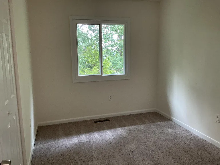 18 Wayside Ct — Photo 4