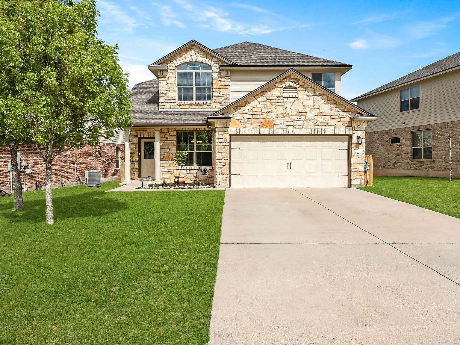 4 bed, 2.5 bath, 2053 sqft, $2,195 — Photo 3