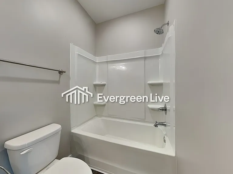 156 Park Dr N — Photo 14