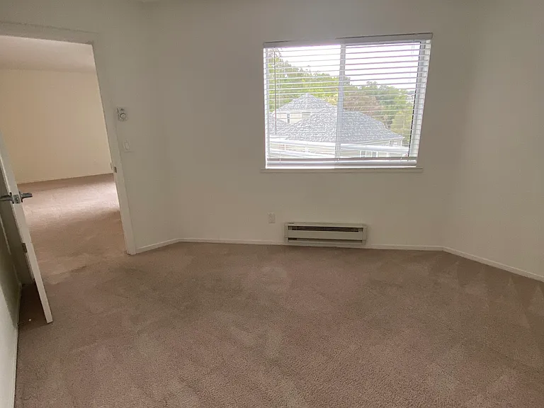 Deer Park Apartments - 95-99 Professional Center Pkwy — Photo 29