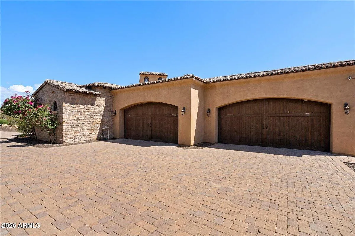 5 bed, 8.5 bath, 7243 sqft, $20,000 — Photo 2