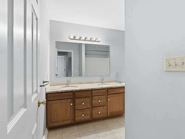 472 Hillside Dr — Photo 12