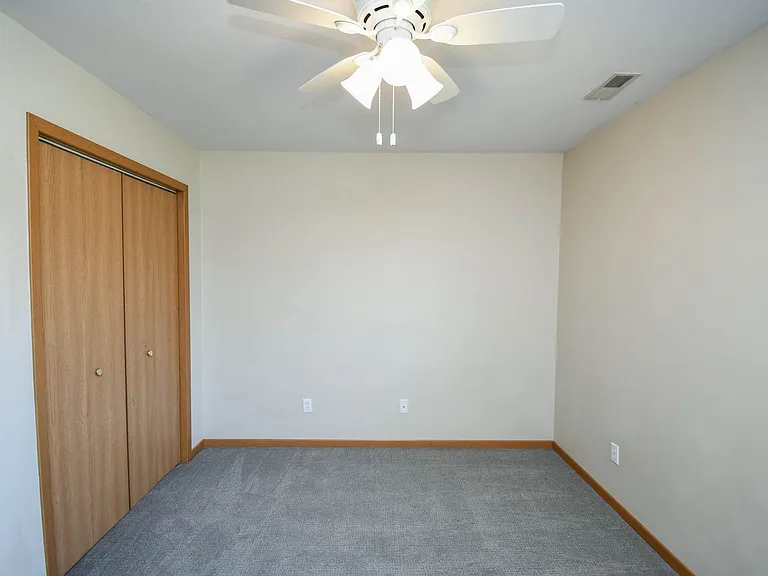 1422 E Redwood Blvd — Photo 26