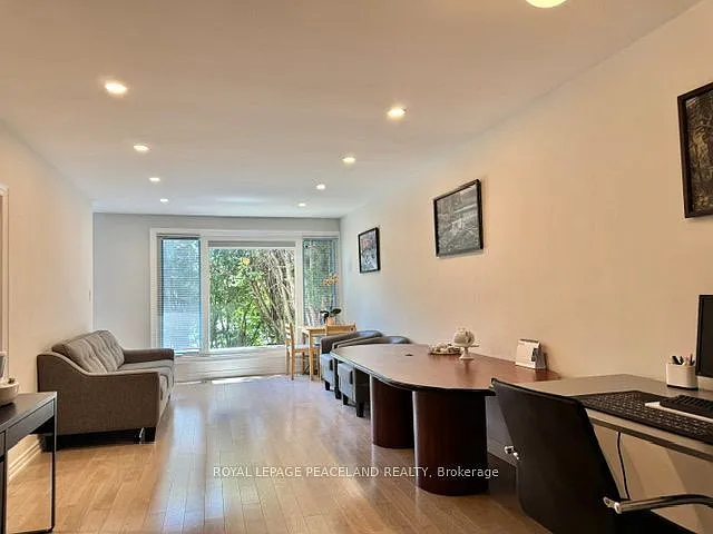 221 Browndale Cres — Photo 5