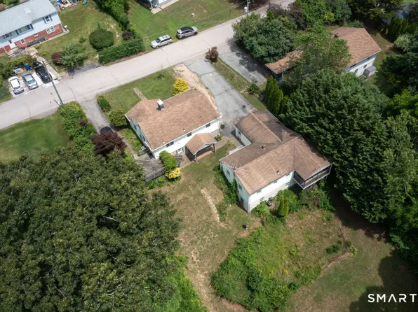 32 Cedar Lane, Montville, CT 06382