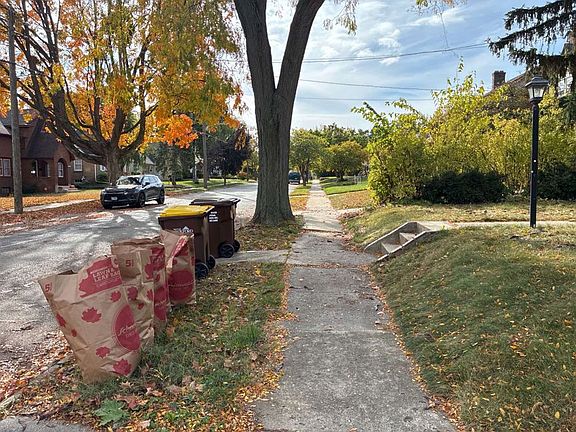 Exterior Neighborhood (street photo)