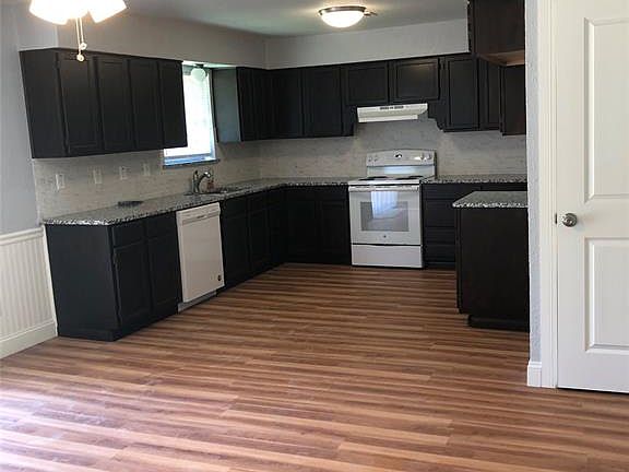 2nd image of 3352 Shorewood Dr