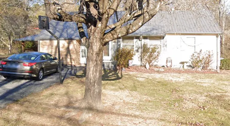 1415 Creekwood Dr — Photo 2
