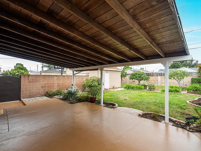 1813 N Naomi St — Photo 11