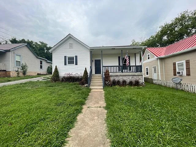 3 bed, 1268 sqft, $1,320 — Photo 1