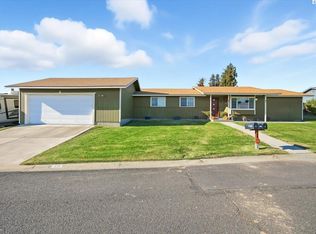 410 Baker Dr, Zillah, WA