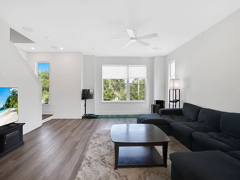 2506 W Cleveland St #9 — Photo 3