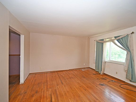 3rd image of 3558 Jacqueline Dr