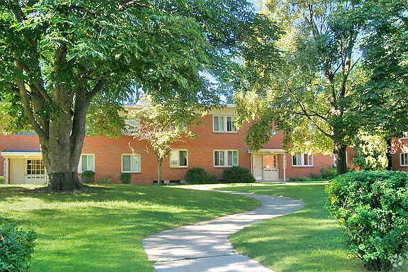 Highland Manor Apartments — Photo 1