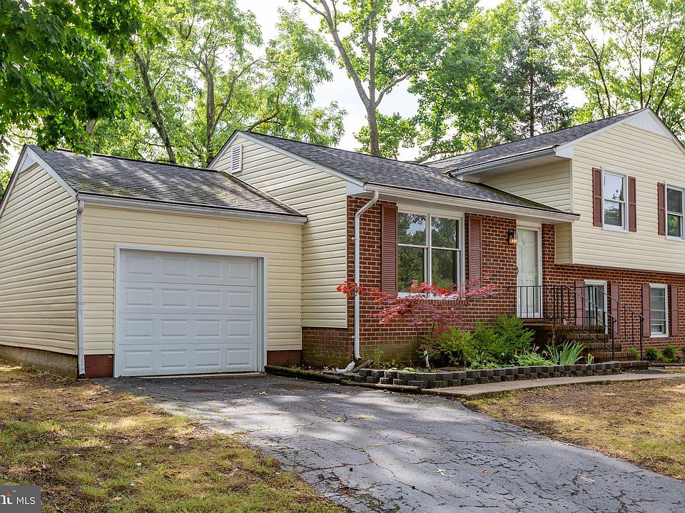 1st image of 705 Kilarney Dr