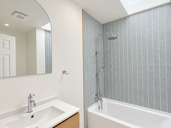 5th image of 101 Atlantic Ave #3
