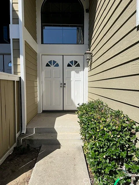 3 bed, 2.5 bath, 1200 sqft, $3,700 — Photo 2