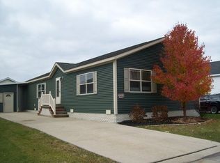 45455 Montmorency Dr, Macomb, MI 48044