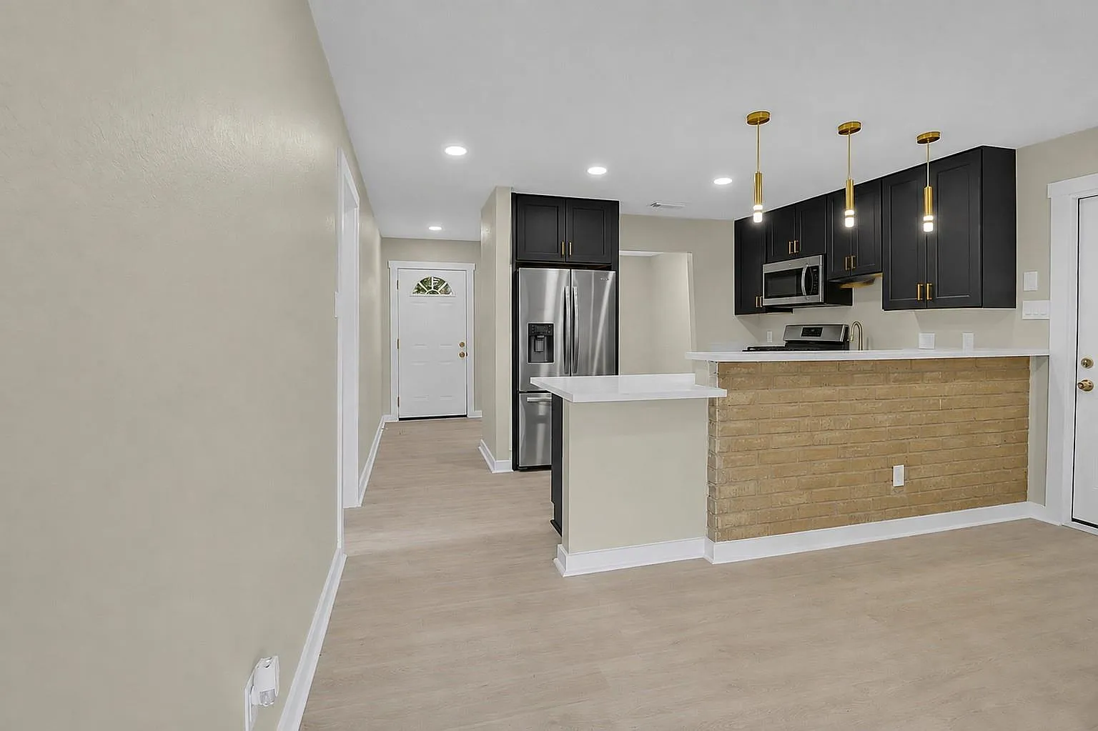 3 bed, 2.0 bath, 1254 sqft, $1,950 — Photo 3