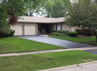 102 Stonegate Rd, Buffalo Grove, IL 60089