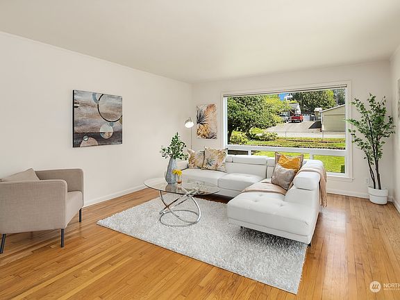 3rd image of 17241 11th Avenue NE