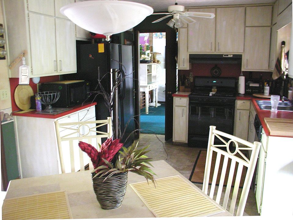 Breakfast to kitchen area